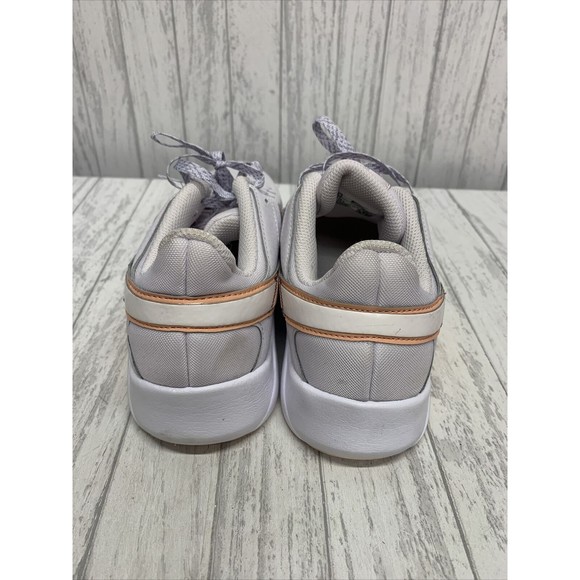 Womens Size 7.5 Nike Legend Essential 2 EUC - Picture 4 of 6